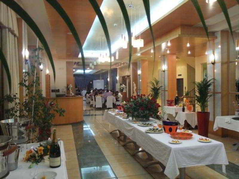Paradise Beach Hotel Radhimë Restaurace fotografie